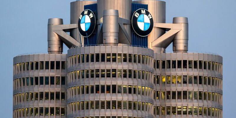 Insgesamt hat sich BMW sich im ersten Halbjahr besser geschlagen als die Premiumkonkurrenz. (Archivbild) - Foto: Peter Kneffel/dpa