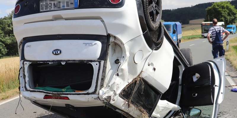 POL-HX: Pkw landet auf dem Dach - Fahrer schwer verletzt - Foto: presseportal.de