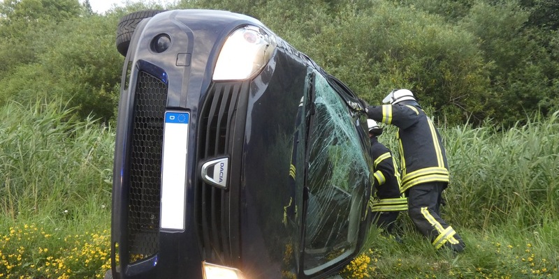POL-CUX: Verkehrsunfall auf der B73 im Bereich Altenbruch - zwei junge Menschen leicht verletzt (Foto im Anhang) - Foto: presseportal.de
