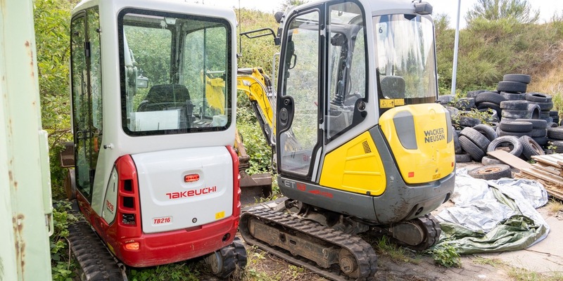 POL-MI: Entwendete Minibagger sichergestellt - zwei Festnahmen - Foto: presseportal.de