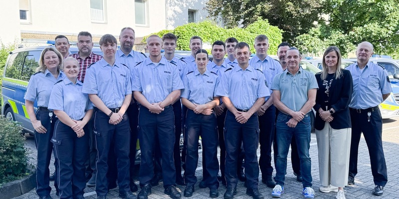 POL-EU: Erstmals auf Streife: 19 neue Kommissaranwärterinnen und Kommissaranwärter begrüßt - Foto: presseportal.de