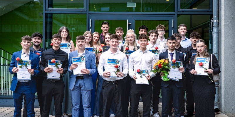 POL-BO: Der erste Schritt in Richtung Polizeiberuf: 21 junge Menschen feiern ihren Abschluss - Foto: presseportal.de