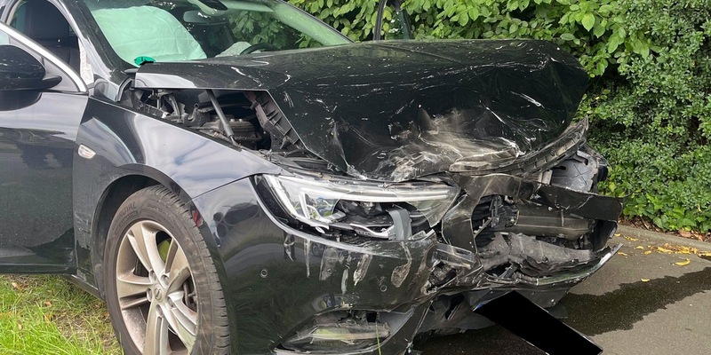 POL-MI: Zwei Autos kollidieren auf Kreuzung - Foto: presseportal.de