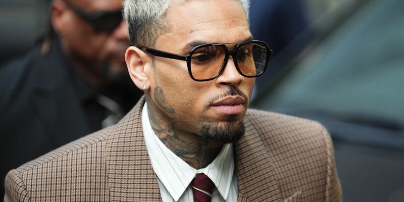 Chris Brown bestreitet, in London im Februar 2023 einen Musikproduzenten angegriffen zu haben. - Foto: James Manning/PA Wire/dpa