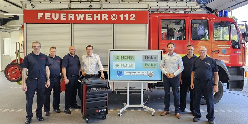 FW Beverungen: Spendenübergabe an die Löschgruppe Dalhausen / Neue Ausstattung dank lokaler Unternehmen - Foto: presseportal.de