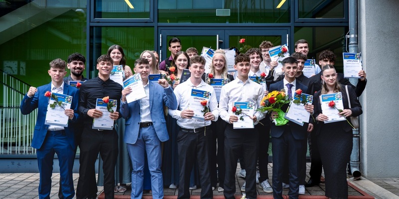POL-HA: Der erste Schritt in Richtung Polizeiberuf: 21 junge Menschen feiern ihren Abschluss - Foto: presseportal.de