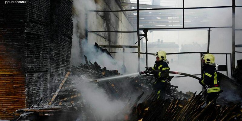 Erneut wurde die westliche Region Wolhynien angegriffen. (Archivfoto) - Foto: Uncredited/Ukrainian Emergency Service/AP/dpa