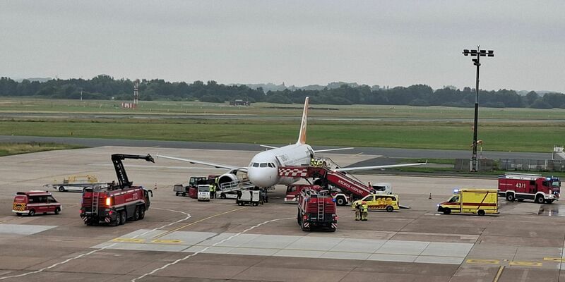 Kurz nach dem Start musste ein Flugzeug an den Flughafen Bremen zurückkehren. (Archivbild) - Foto: Kai Moorschlatt/dpa