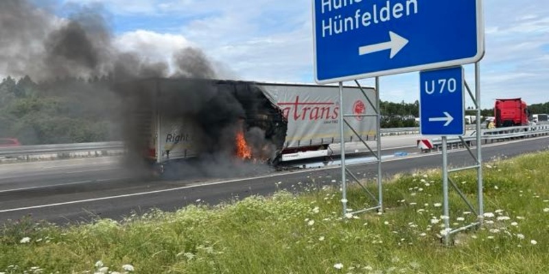 POL-WI: LKW-Brand auf der A3 Richtung Köln verursacht langen Stau - Foto: presseportal.de