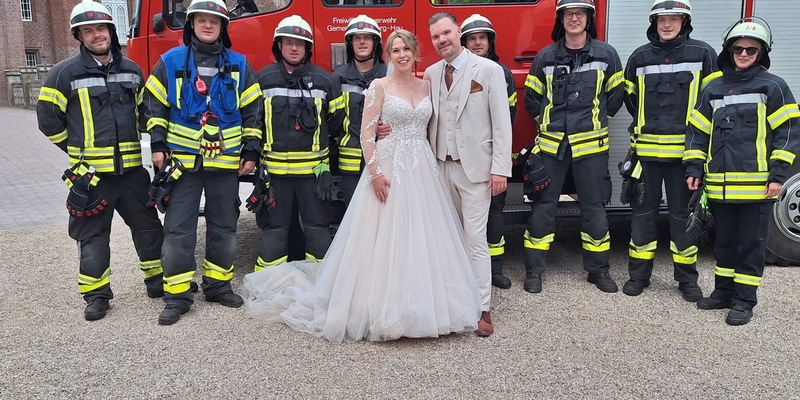 FW-KLE: Feueralarm bei der Hochzeit - ein Funken Romantik mit echtem Einsatz - Foto: presseportal.de