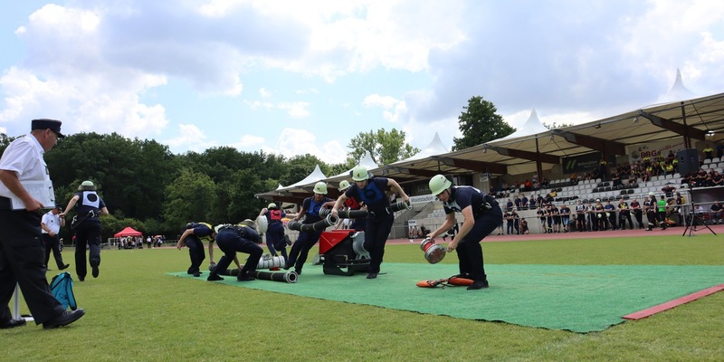 Großer Jubel zum Abschluss der Deutschen Feuerwehr-Meisterschaften in Böblingen / Monatelange Vorbereitung hat sich gelohnt: Erste Plätze für Teams aus Hessen und Rheinland-Pfalz - Foto: presseportal.de