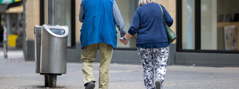 1.668 Euro erhalten Rentnerinnen und Rentner im Schnitt nach 45 Versicherungsjahren. (Archivbild) - Foto: Thomas Banneyer/dpa