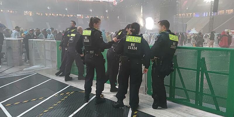 Polizisten bei Lollapalooza-Festival im Olympiastadion am 12.07.2025 - Foto: über dts Nachrichtenagentur