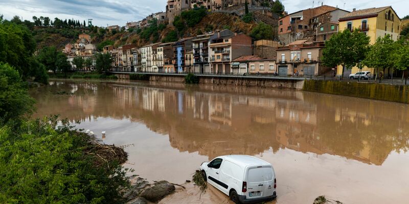 Starke Regenfälle, teils mit Hagel, haben mehrere Regionen in Spanien heimgesucht. - Foto: Lorena Sopêna/EUROPA PRESS/dpa
