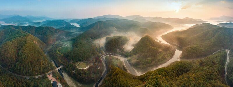 Entlang des Flusses Bangucheon erstrecken sich auf rund drei Kilometern zwei Felswände mit vielen eingravierten Bildern. (Archivbild) - Foto: Seo Heun-Kang/Ulsan Metropolitan/Unesco/dpa