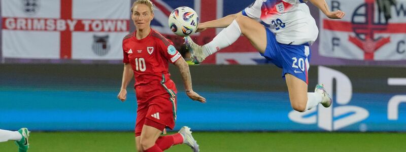 England und Jess Park (r.) gegen Wales obenauf.  - Foto: Martin Meissner/AP/dpa