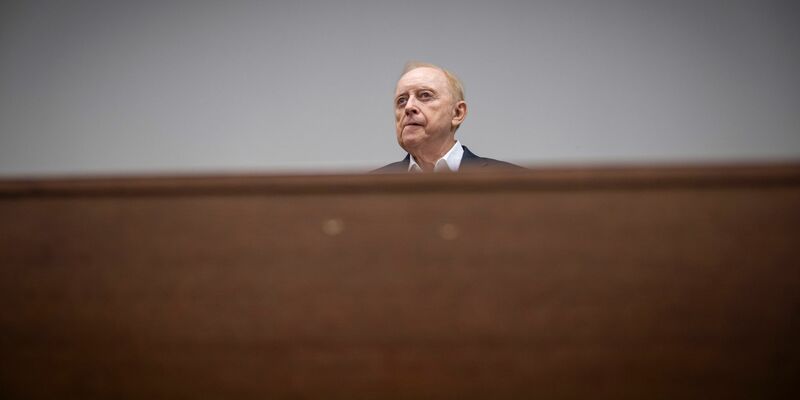 Schuhbeck entschuldigte sich bei seinen Gläubigern.  - Foto: Peter Kneffel/dpa