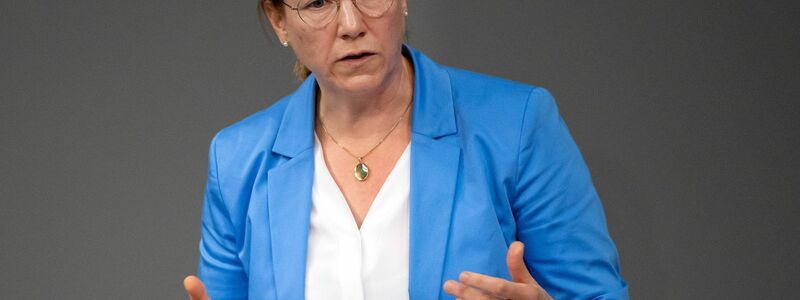 SPD-Fraktionsvize Dagmar Schmidt stellt sich im Soziales gegen den Kanzler (Foto: Archiv). - Foto: Bernd von Jutrczenka/dpa