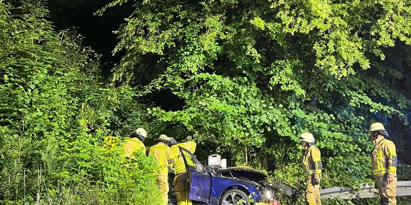 POL-AC: Alleinunfall - Drei junge Männer bei Verkehrsunfall verletzt - Foto: presseportal.de