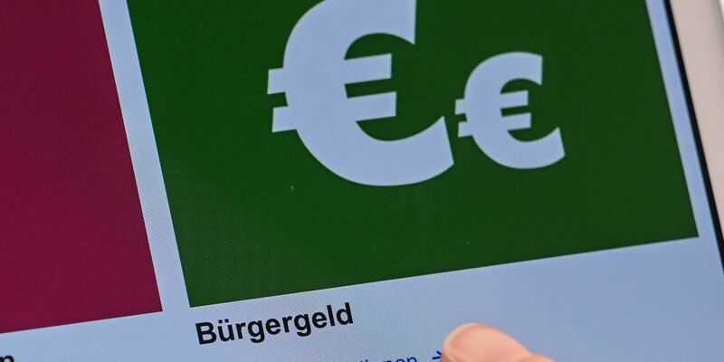 Rund 5,5 Millionen Menschen in Deutschland beziehen Bürgergeld. (Symbolbild) - Foto: Jens Kalaene/dpa