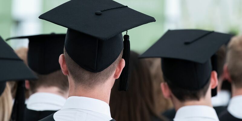 Die höchste Bachelorabschlussquote gibt es nach acht Semestern bei den Rechts-, Wirtschafts- und Sozialwissenschaften, die niedrigste bei den Geisteswissenschaften. (Archivbild) - Foto: Silas Stein/dpa