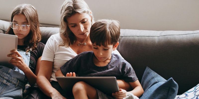 5 Tipps für die sichere Mediennutzung in den Schulferien / So können Eltern ihre Kinder online begleiten - Foto: presseportal.de