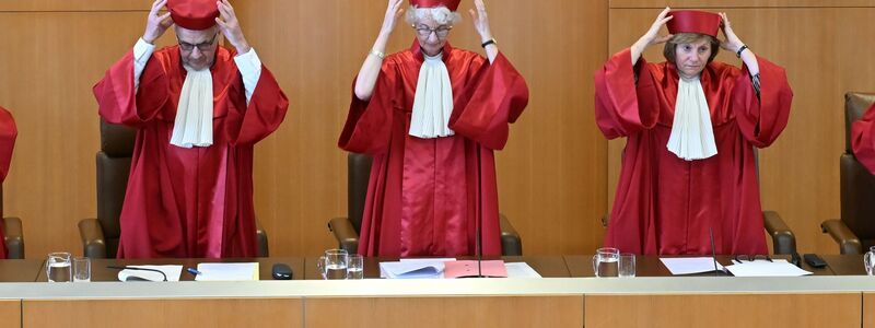 Das höchste deutsche Gericht beschäftigte sich mit einer Verfassungsbeschwerde von zwei jemenitischen Männern, deren Verwandte 2012 bei einem US-Drohnenangriff in ihrem Heimatort getötet worden waren.  - Foto: Uli Deck/dpa