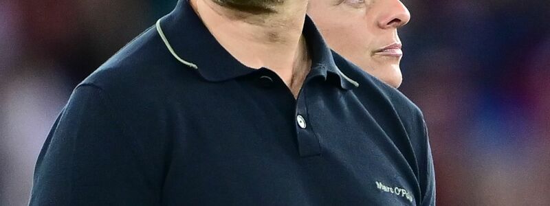 Anspannung vor dem Viertelfinale: Bundestrainer Christian Wück und Sportdirektorin Nia Künzer. - Foto: Sebastian Christoph Gollnow/dpa