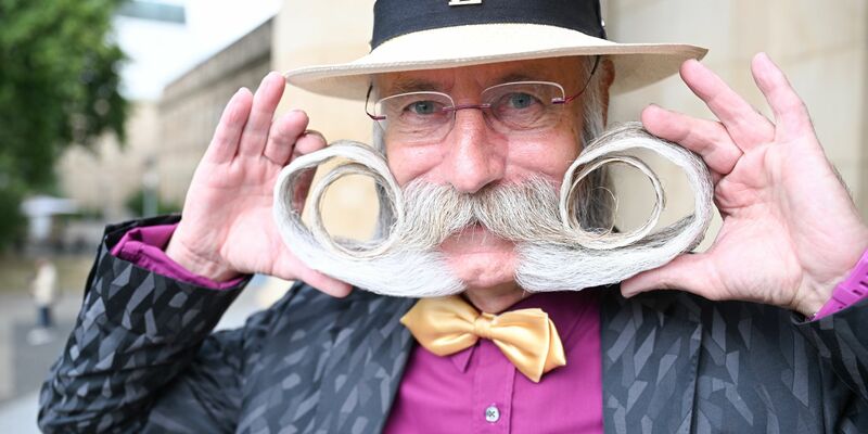 Sein Bart sei mehr als 50 Jahre alt, sagt der Bartweltmeister. - Foto: Bernd Weißbrod/dpa