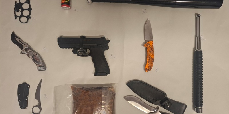 POL-K: 250715-2-K Brennpunktteam Kalk stellt erneut zahlreiche Waffen und verbotene Gegenstände sicher - Foto: presseportal.de