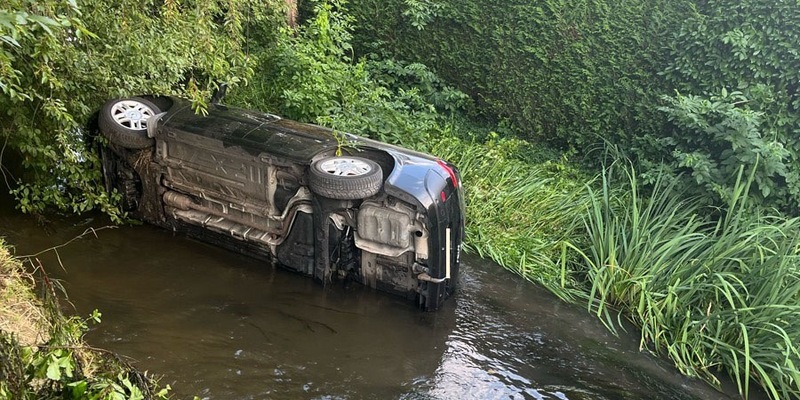 POL-REK: 250715-2: Auto landet nach Alleinunfall in der Erft - Foto: presseportal.de