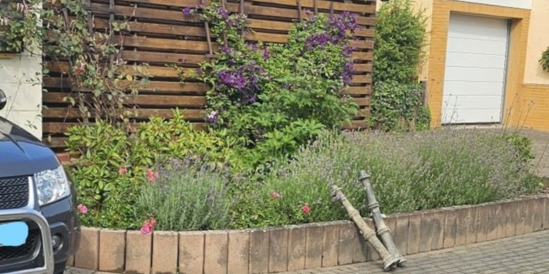 POL-PDMT: Flacht. Begrenzungspfosten beschädigt - Zeugenaufruf - Foto: presseportal.de