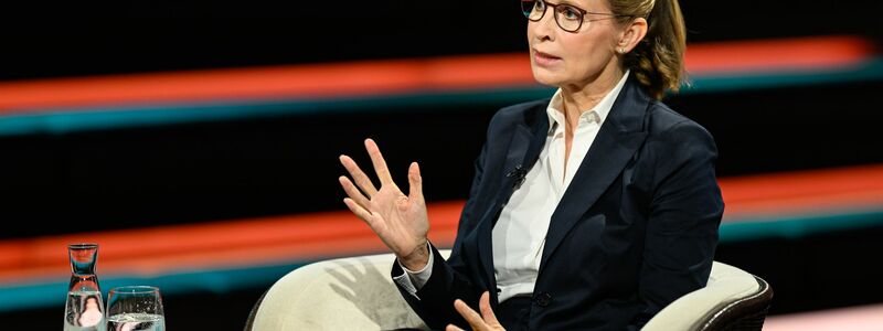 Die Staatsrechtlerin Frauke Brosius-Gersdorf wehrt sich in der ZDF-Sendung «Markus Lanz» gegen die Vorwürfe, die im Zusammenhang mit ihrer Nominierung als Bundesverfassungsrichterin gegen sie erhoben werden. - Foto: Markus Hertrich/ZDF/dpa