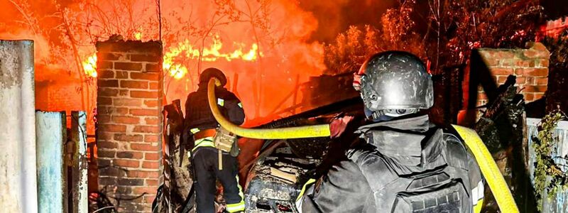 Russland greift die Ukraine trotz des Ultimatums von Trump mit unverminderter Härte an.  - Foto: Uncredited/Ukrainian Emergency Service via AP/dpa