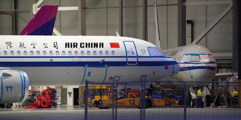 Ein Flugzeug von Air China. (Archivbild) - Foto: Marcus Brandt/dpa