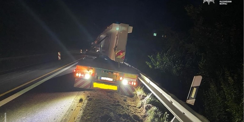 POL-PASTKL: Schwertransport blockiert Fahrbahn - Foto: presseportal.de