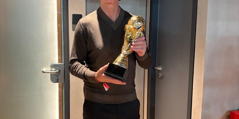 Jogi Löws Unterschrift ist 17.000EUR wert! / WM-Schatz von Jogi Löw sorgt für Auktions-Knaller bei United Charity - Foto: presseportal.de