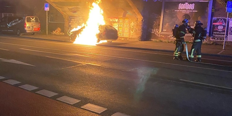 FW-DO: Fahrzeugbrand unter Brücke - Feuerwehr kann Ausbreitung verhindern - Foto: presseportal.de