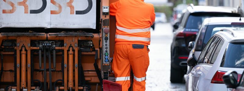 Der verunglückte 23-Jährige wurde per Rettungshubschrauber in eine Klinik gebracht (Symbolbild). - Foto: Sebastian Kahnert/dpa