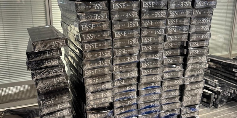 HZA-F: Zoll verhindert Schmuggel von 87.500 Zigaretten am Frankfurter Flughafen - Foto: presseportal.de