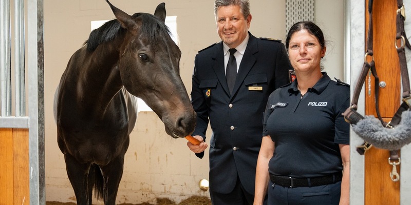 POL-BS: Modernisierte Stallanlagen der Reiter- und Diensthundführerstaffel Braunschweig eingeweiht - Foto: presseportal.de