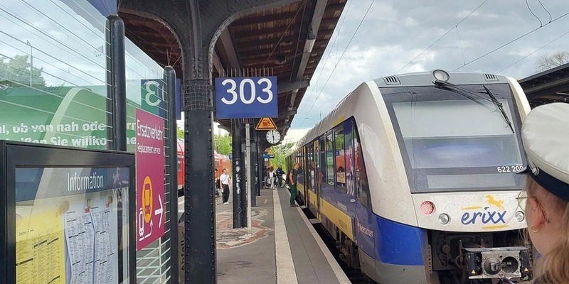 BPOL-HB: Bundespolizei stellt Mann mit Messer im Zug. Ein teurer Verstoß: 1000,- EUR Zwangsgeld an Ort und Stelle eingezogen. - Foto: presseportal.de