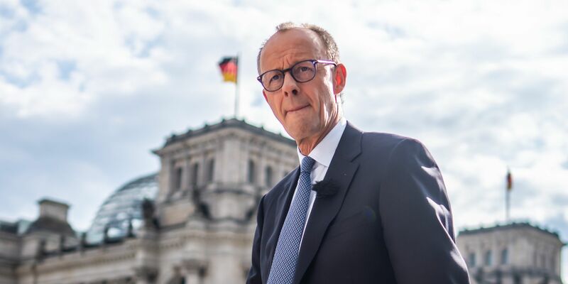 Bundeskanzler Friedrich Merz sprach zuletzt im Bundestag von «Mut und Zuversicht»: «Wir haben viel angepackt, wir haben einiges erreicht, aber es bleibt noch sehr viel zu tun». (Archivbild) - Foto: Michael Kappeler/dpa