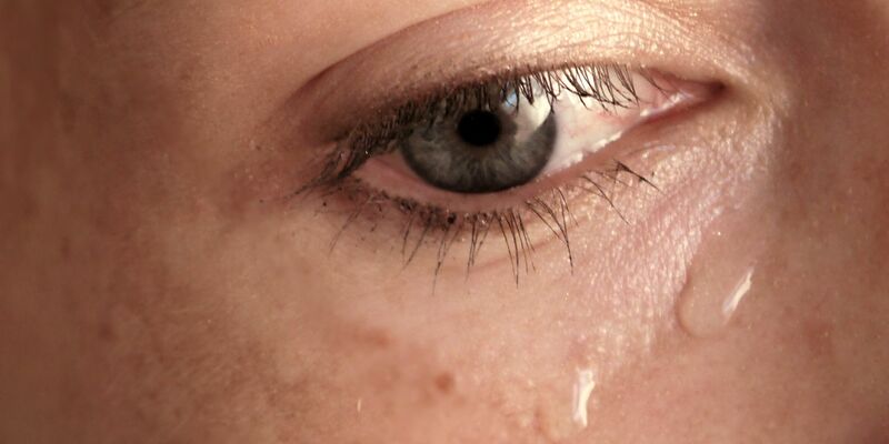 Wer weint ehrlich oder wer lässt Krokodilstränen strategisch fließen - eine Studie hat sich damit beschäftigt. (Symbolbild) - Foto: picture alliance / dpa