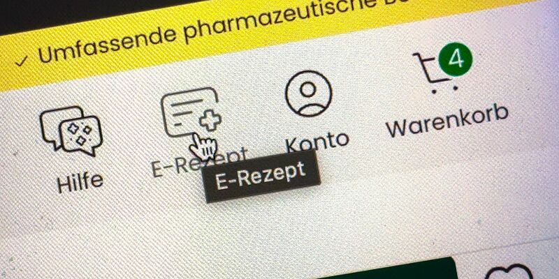 Medikamente kann man auch im Internet bestellen. (Symbolbild) - Foto: Peter Kneffel/dpa