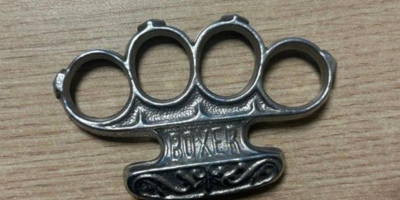 BPOL NRW: Schlagring bei 17-Jährigem am Duisburger Hauptbahnhof durch Bundespolizei sichergestellt - Foto: presseportal.de