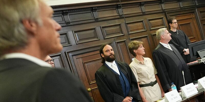 Die Tochter Blocks kann zunächst nicht mehr als Nebenklägerin im Prozess gegen ihre Mutter auftreten (Archivbild). - Foto: Marcus Brandt/Pool dpa/dpa