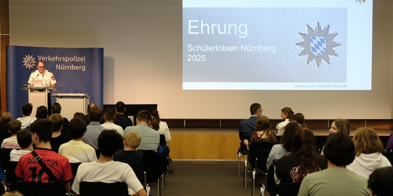 POL-MFR: (729) Schülerlotsenehrung in Nürnberg - Foto: presseportal.de