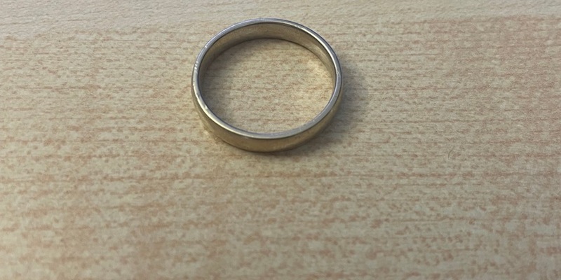 POL Schwaben Nord: Ehering gefunden - Polizei sucht (aktuell un)glücklichen Ehemann - Foto: presseportal.de