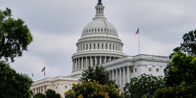 US-Präsident Trump hatte Druck auf seine republikanischen Parteikollegen im Kongress gemacht, das Gesetz zu verabschieden.  - Foto: Julia Demaree Nikhinson/AP/dpa